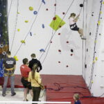 11.03.2017 Kielce. Ścianka wspinaczkowa w dawnym kinie Romantica. / Jarosław Kubalski / Radio Kielce