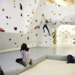 11.03.2017 Kielce. Ścianka wspinaczkowa w dawnym kinie Romantica. / Jarosław Kubalski / Radio Kielce