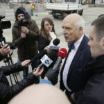 13.03.2017 Kielce. Janusz Korwin-Mikke podczas konferencji prasowej na Rynku. / Jarosław Kubalski / Radio Kielce