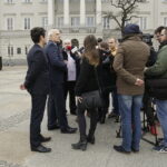 13.03.2017 Kielce. Janusz Korwin-Mikke podczas konferencji prasowej na Rynku. / Jarosław Kubalski / Radio Kielce