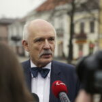 13.03.2017 Kielce. Janusz Korwin-Mikke podczas konferencji prasowej na Rynku. / Jarosław Kubalski / Radio Kielce
