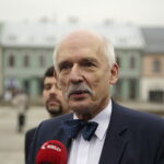 13.03.2017 Kielce. Janusz Korwin-Mikke podczas konferencji prasowej na Rynku. / Jarosław Kubalski / Radio Kielce