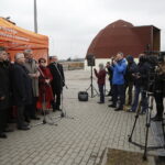 13.03,.2017 Skarżysko - Kamienna. Konferencja podczas której wiceminister Jerzy Szmit  poinformował o rozpoczęciu drugiego etapu procedury przetargowej na rozbudowę drogi S7. / Jarosław Kubalski / Radio Kielce