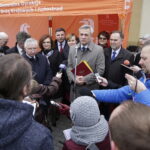 13.03,.2017 Skarżysko - Kamienna. Konferencja podczas której wiceminister Jerzy Szmit  poinformował o rozpoczęciu drugiego etapu procedury przetargowej na rozbudowę drogi S7. / Jarosław Kubalski / Radio Kielce