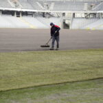 14.03.2017 Kielce. Wymiana murawy na Kolporter Arenie. / Jarosław Kubalski / Radio Kielce