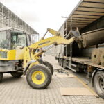 14.03.2017 Kielce. Wymiana murawy na Kolporter Arenie. / Jarosław Kubalski / Radio Kielce