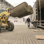 14.03.2017 Kielce. Wymiana murawy na Kolporter Arenie. / Jarosław Kubalski / Radio Kielce