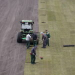 14.03.2017 Kielce. Wymiana murawy na Kolporter Arenie. / Jarosław Kubalski / Radio Kielce