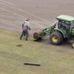 14.03.2017 Kielce. Wymiana murawy na Kolporter Arenie. / Jarosław Kubalski / Radio Kielce