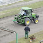 16.03.2017 Kielce. Nowa murawa na Kolporter Arenie. / Jarosław Kubalski / Radio Kielce