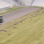 16.03.2017 Kielce. Nowa murawa na Kolporter Arenie. / Jarosław Kubalski / Radio Kielce