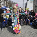 21.03.2017 Kielce. "Obudź w sobie wiosnę". Dzieci, Marzanny i pierwszy dzień wiosny. / Jarosław Kubalski / Radio Kielce