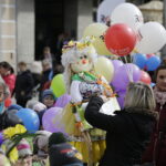 21.03.2017 Kielce. "Obudź w sobie wiosnę". Dzieci, Marzanny i pierwszy dzień wiosny. / Jarosław Kubalski / Radio Kielce