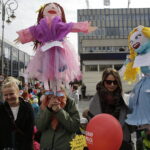 21.03.2017 Kielce. "Obudź w sobie wiosnę". Dzieci, Marzanny i pierwszy dzień wiosny. / Jarosław Kubalski / Radio Kielce