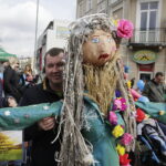 21.03.2017 Kielce. "Obudź w sobie wiosnę". Dzieci, Marzanny i pierwszy dzień wiosny. / Jarosław Kubalski / Radio Kielce