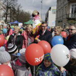 21.03.2017 Kielce. "Obudź w sobie wiosnę". Dzieci, Marzanny i pierwszy dzień wiosny. / Jarosław Kubalski / Radio Kielce