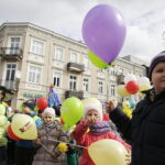 21.03.2017 Kielce. "Obudź w sobie wiosnę". Dzieci, Marzanny i pierwszy dzień wiosny. / Jarosław Kubalski / Radio Kielce