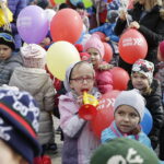 21.03.2017 Kielce. "Obudź w sobie wiosnę". Dzieci, Marzanny i pierwszy dzień wiosny. / Jarosław Kubalski / Radio Kielce