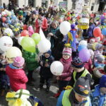 21.03.2017 Kielce. "Obudź w sobie wiosnę". Dzieci, Marzanny i pierwszy dzień wiosny. / Jarosław Kubalski / Radio Kielce