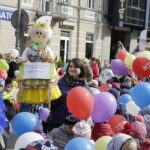 21.03.2017 Kielce. "Obudź w sobie wiosnę". Dzieci, Marzanny i pierwszy dzień wiosny. / Jarosław Kubalski / Radio Kielce