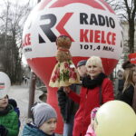 21.03.2017 Kielce. "Obudź w sobie wiosnę". Dzieci, Marzanny i pierwszy dzień wiosny. / Jarosław Kubalski / Radio Kielce