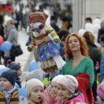 21.03.2017 Kielce. "Obudź w sobie wiosnę". Dzieci, Marzanny i pierwszy dzień wiosny. / Jarosław Kubalski / Radio Kielce