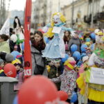 21.03.2017 Kielce. "Obudź w sobie wiosnę". Dzieci, Marzanny i pierwszy dzień wiosny. / Jarosław Kubalski / Radio Kielce