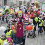 21.03.2017 Kielce. "Obudź w sobie wiosnę". Dzieci, Marzanny i pierwszy dzień wiosny. / Jarosław Kubalski / Radio Kielce