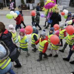 21.03.2017 Kielce. "Obudź w sobie wiosnę". Dzieci, Marzanny i pierwszy dzień wiosny. / Jarosław Kubalski / Radio Kielce