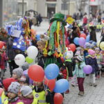 21.03.2017 Kielce. "Obudź w sobie wiosnę". Dzieci, Marzanny i pierwszy dzień wiosny. / Jarosław Kubalski / Radio Kielce