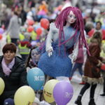 21.03.2017 Kielce. "Obudź w sobie wiosnę". Dzieci, Marzanny i pierwszy dzień wiosny. / Jarosław Kubalski / Radio Kielce