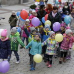 21.03.2017 Kielce. "Obudź w sobie wiosnę". Dzieci, Marzanny i pierwszy dzień wiosny. / Jarosław Kubalski / Radio Kielce