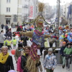 21.03.2017 Kielce. "Obudź w sobie wiosnę". Dzieci, Marzanny i pierwszy dzień wiosny. / Jarosław Kubalski / Radio Kielce
