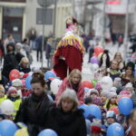 21.03.2017 Kielce. "Obudź w sobie wiosnę". Dzieci, Marzanny i pierwszy dzień wiosny. / Jarosław Kubalski / Radio Kielce
