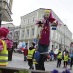 21.03.2017 Kielce. "Obudź w sobie wiosnę". Dzieci, Marzanny i pierwszy dzień wiosny. / Jarosław Kubalski / Radio Kielce