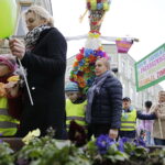 21.03.2017 Kielce. "Obudź w sobie wiosnę". Dzieci, Marzanny i pierwszy dzień wiosny. / Jarosław Kubalski / Radio Kielce