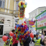 21.03.2017 Kielce. "Obudź w sobie wiosnę". Dzieci, Marzanny i pierwszy dzień wiosny. / Jarosław Kubalski / Radio Kielce