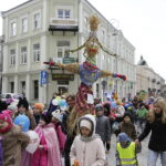 21.03.2017 Kielce. "Obudź w sobie wiosnę". Dzieci, Marzanny i pierwszy dzień wiosny. / Jarosław Kubalski / Radio Kielce