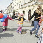21.03.2017 Kielce. "Obudź w sobie wiosnę". Dzieci, Marzanny i pierwszy dzień wiosny. / Jarosław Kubalski / Radio Kielce
