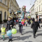 21.03.2017 Kielce. "Obudź w sobie wiosnę". Dzieci, Marzanny i pierwszy dzień wiosny. / Jarosław Kubalski / Radio Kielce