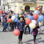 21.03.2017 Kielce. "Obudź w sobie wiosnę". Dzieci, Marzanny i pierwszy dzień wiosny. / Jarosław Kubalski / Radio Kielce