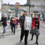 21.03.2017 Kielce. "Obudź w sobie wiosnę". Dzieci, Marzanny i pierwszy dzień wiosny. / Jarosław Kubalski / Radio Kielce