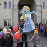 21.03.2017 Kielce. "Obudź w sobie wiosnę". Dzieci, Marzanny i pierwszy dzień wiosny. / Jarosław Kubalski / Radio Kielce