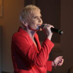 24.03.2017 Samsonów. Ewa Błaszczyk podczas swego recitalu w bibliotece publicznej. / Jarosław Kubalski / Radio Kielce