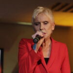 24.03.2017 Samsonów. Ewa Błaszczyk podczas swego recitalu w bibliotece publicznej. / Jarosław Kubalski / Radio Kielce