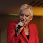 24.03.2017 Samsonów. Ewa Błaszczyk podczas swego recitalu w bibliotece publicznej. / Jarosław Kubalski / Radio Kielce