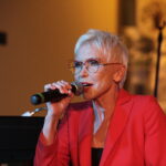 24.03.2017 Samsonów. Ewa Błaszczyk podczas swego recitalu w bibliotece publicznej. / Jarosław Kubalski / Radio Kielce