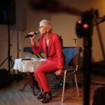 24.03.2017 Samsonów. Ewa Błaszczyk podczas swego recitalu w bibliotece publicznej. / Jarosław Kubalski / Radio Kielce