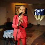 24.03.2017 Samsonów. Ewa Błaszczyk podczas swego recitalu w bibliotece publicznej. / Jarosław Kubalski / Radio Kielce