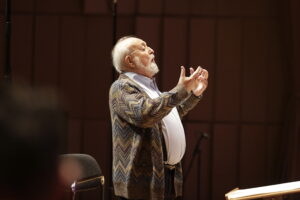 24.03.2017 Kielce. Krzysztof Penderecki podczas próby w Filharmonii Świętokrzyskiej. / Jarosław Kubalski / Radio Kielce